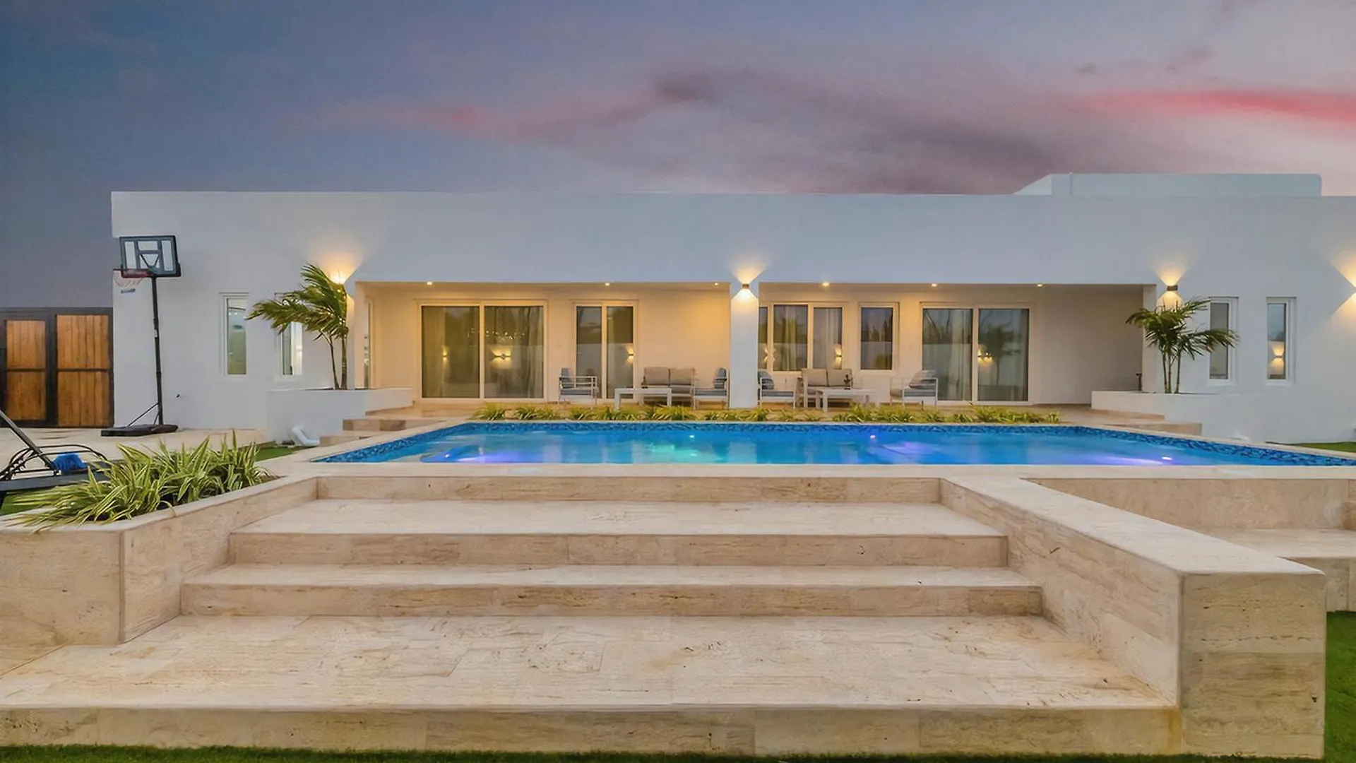 Stunning 6-Bedroom Villa In Aruba Palm Beach Aruba