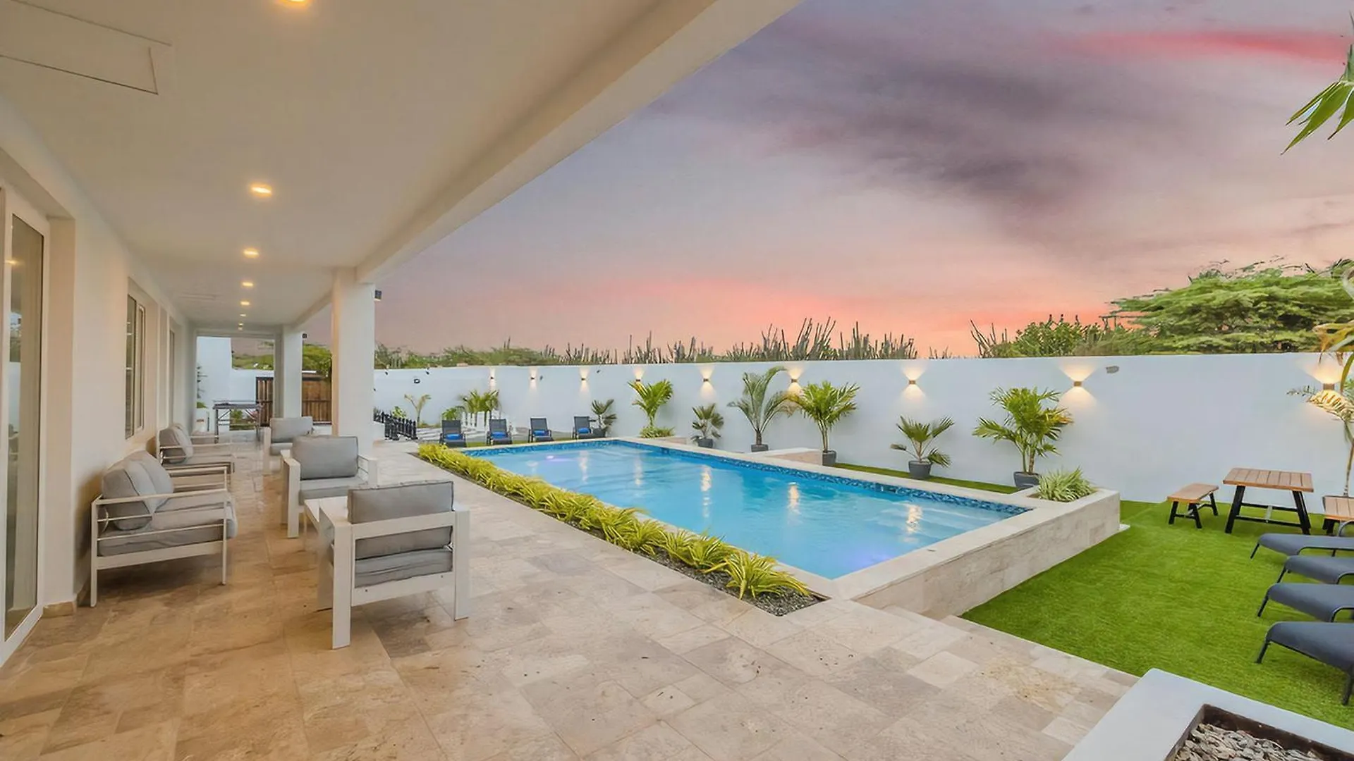Stunning 6-Bedroom Villa In Aruba Palm Beach