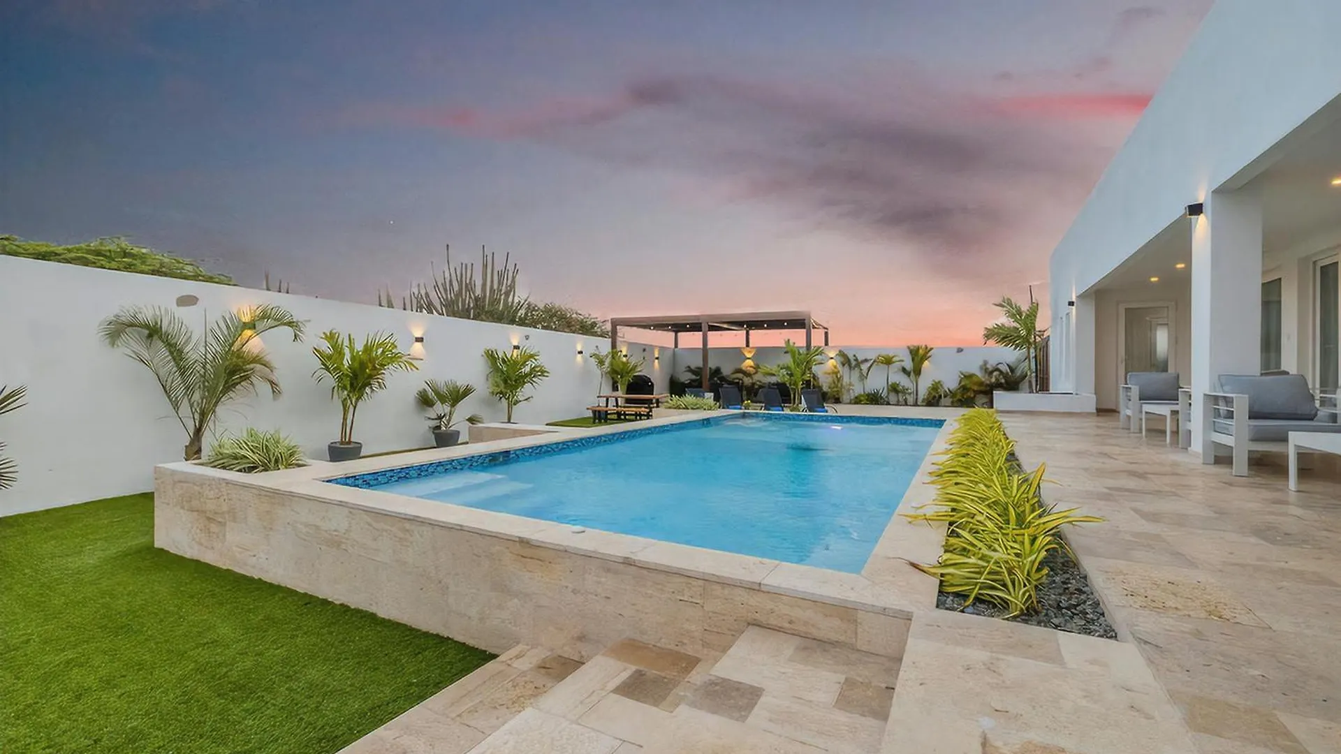 Stunning 6-Bedroom Villa In Aruba Palm Beach