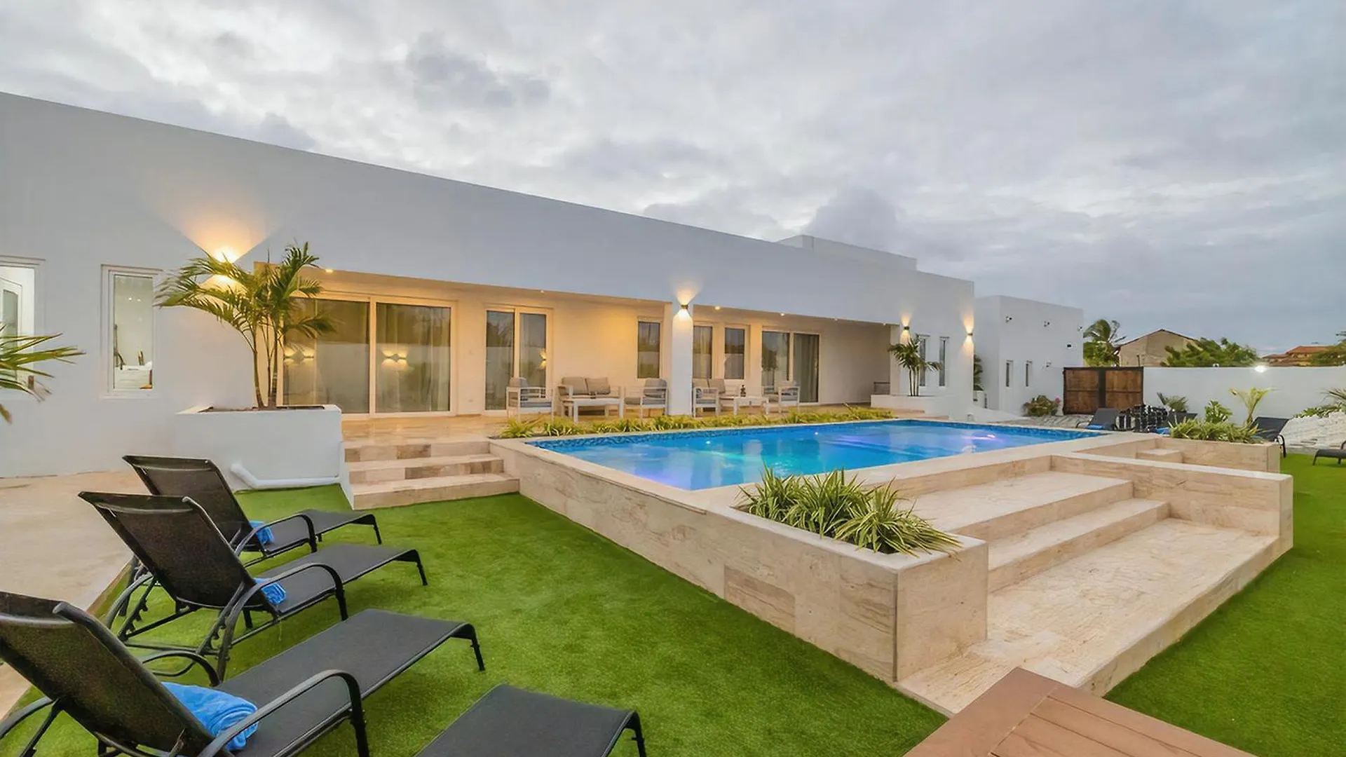 Stunning 6-Bedroom Villa In Aruba Palm Beach Aruba