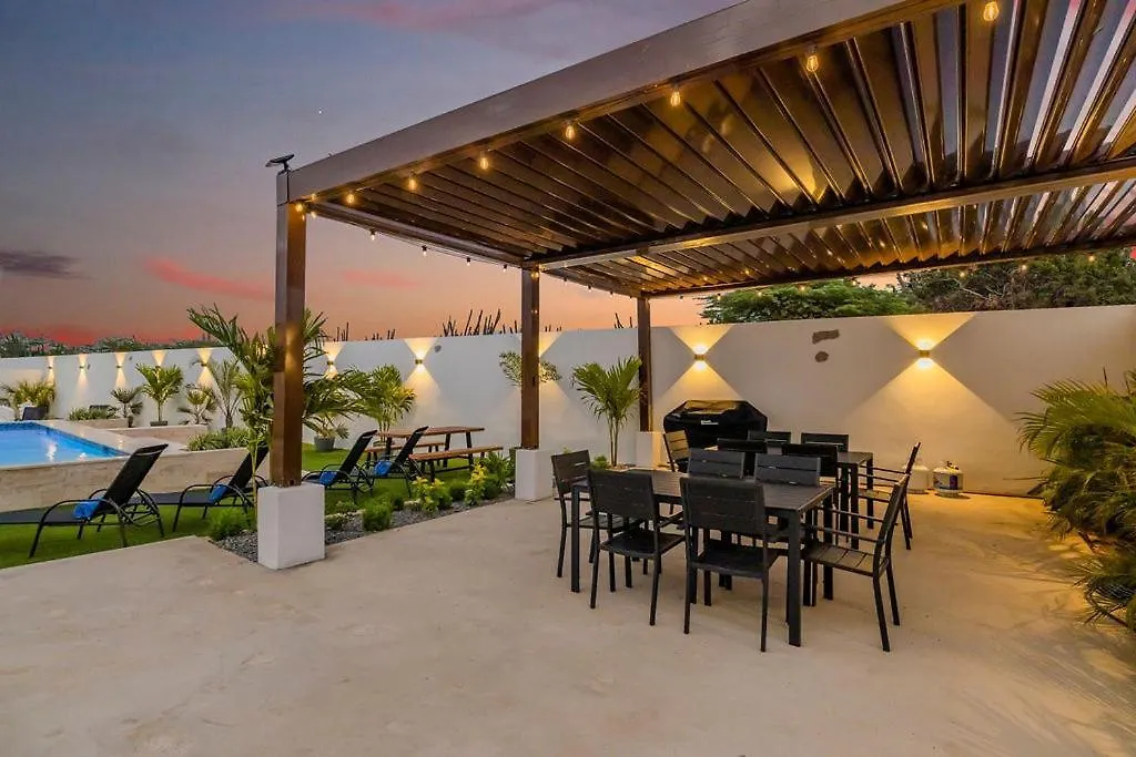 Stunning 6-Bedroom Villa In Aruba Palm Beach
