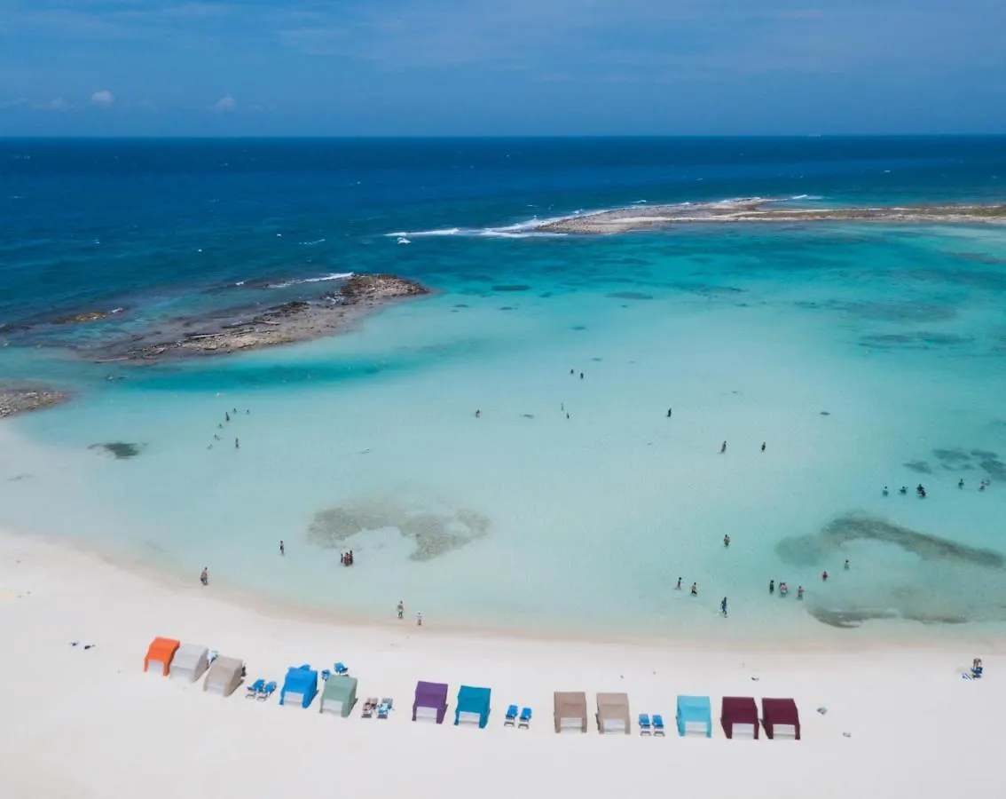 Stunning 6-Bedroom Villa In Aruba شاطئ بالم