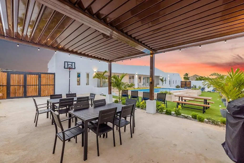 Stunning 6-Bedroom Villa In Aruba شاطئ بالم